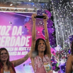 15 incarcerated women took the stage on Friday, January 23, 2026, competing in the third edition of “Voz da Liberdade” (Voice of Liberty), a singing contest organized by the Rio de Janeiro State Prison Administration Department (SEAP-RJ).