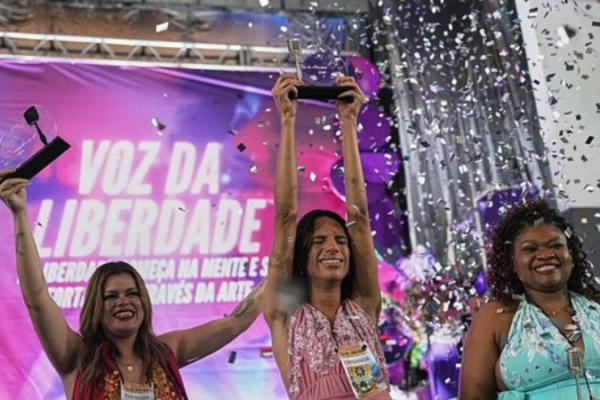 15 incarcerated women took the stage on Friday, January 23, 2026, competing in the third edition of “Voz da Liberdade” (Voice of Liberty), a singing contest organized by the Rio de Janeiro State Prison Administration Department (SEAP-RJ).