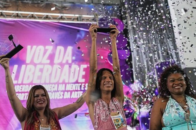15 incarcerated women took the stage on Friday, January 23, 2026, competing in the third edition of “Voz da Liberdade” (Voice of Liberty), a singing contest organized by the Rio de Janeiro State Prison Administration Department (SEAP-RJ).