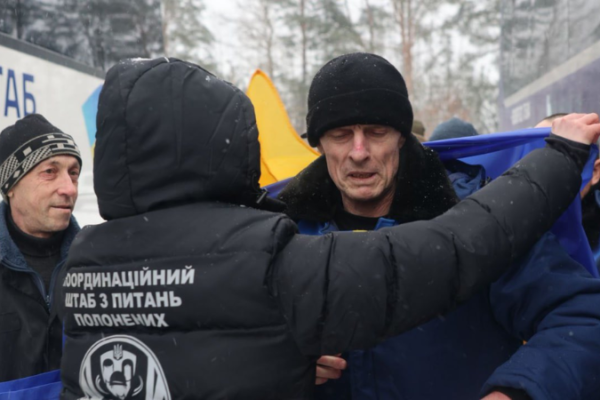 Emotional reunions as 157 Ukrainian defenders & civilians are freed from Russian captivity. Some held since 2022; 15 were serving life sentences. 157 Russians returned in reciprocal swap.