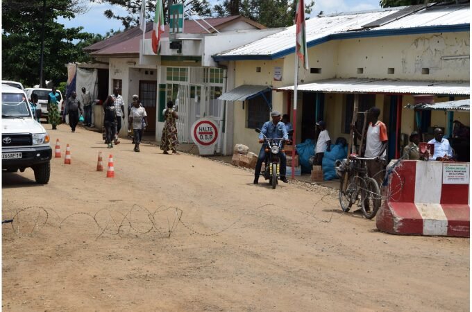 After two months shut, Burundi reopens the Gatumba-Kavimvira border with DRC on Feb 23. The crossing—a lifeline for commerce & families between Bujumbura & Uvira—was closed Dec 10, 2025 over security fears tied to M23 in Uvira. Even after rebels left & Congolese forces returned, it stayed closed. Now full customs & immigration services active daily. Traders moving goods, people reuniting—major relief in a fragile region. Stay tuned for more.
