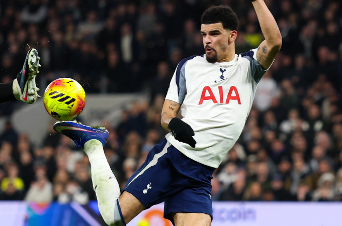 Thomas Frank’s Tottenham Hotspur produced a staggering second-half recovery to draw 2-2 with Manchester City on Sunday, February 1, 2026. After a disastrous first half that saw Spurs booed off the pitch, a Dominic Solanke-inspired fightback derailed City’s attempt to close the gap on Premier League leaders Arsenal. Solanke’s sensational equalizing "scorpion kick" in the 70th minute not only salvaged a point but delivered a potential knockout blow to Pep Guardiola’s hopes of a seventh league title.