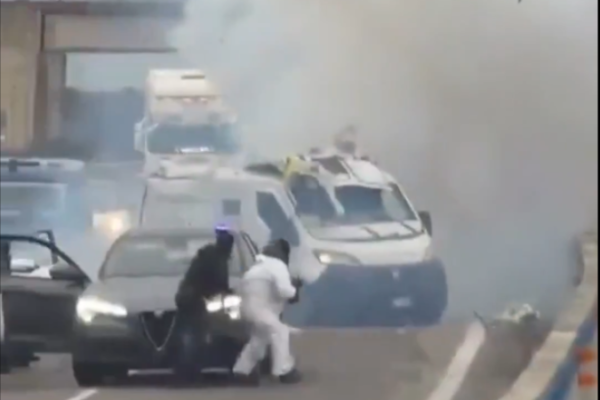 Italy: Armed gang’s daylight heist on BTV armored van thwarted on SS 613 near Brindisi. 6–10 robbers used burning truck barricade & fake police lights. No cash stolen, 2 arrested after shootout & chase.