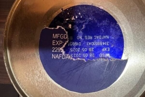 URGENT NAFDAC Alert (No. 06/2026): Tampered & revalidated SMA Gold First Infant Milk Formula (900g) found in Kaduna State. Consumer report: 4-month-old suffered diarrhoea after use. Date stickers overlaid to fake later expiry. Serious risk of bacterial contamination & nutrient loss in infants. Check tins NOW!